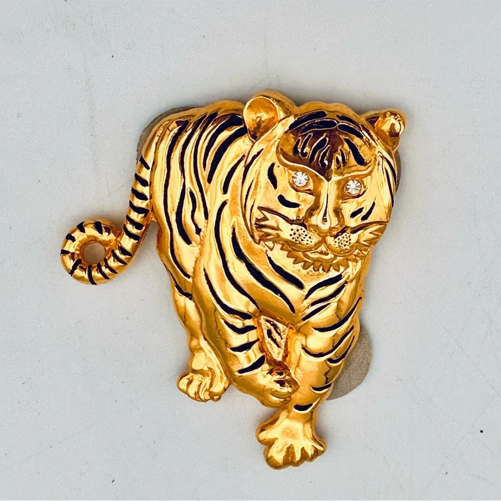 Vintage Gold Tiger Belt Buckle Signed “Ni © 95” Bold Statement Accessory